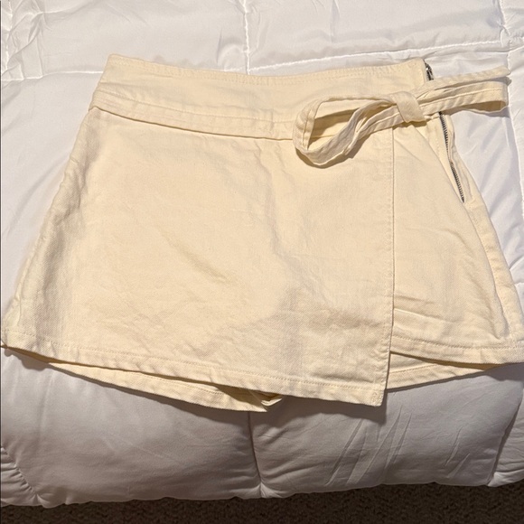 Women's Cream Wrap Shorts - Picture 1 of 3